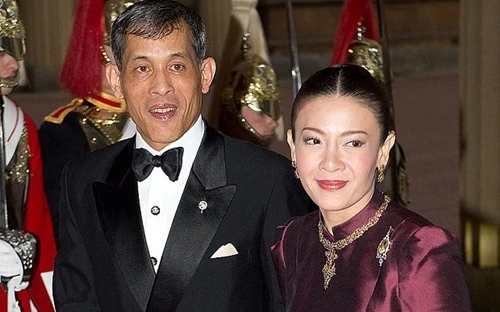 Thái tử Maha Vajiralongkorn và vợ cũ, bà Srirasmi. Ảnh: Telegraph
