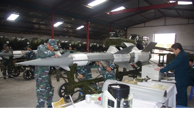 Hình ảnh Việt Nam lắp ráp tên lửa S-125-2TM ảnh 2 Hình ảnh Việt Nam lắp ráp tên lửa S-125-2TM