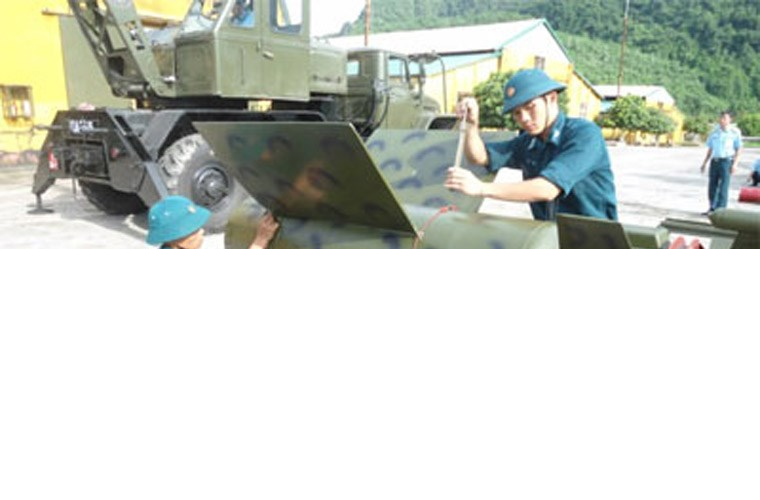 Hình ảnh Việt Nam lắp ráp tên lửa S-125-2TM ảnh 6 Hình ảnh Việt Nam lắp ráp tên lửa S-125-2TM