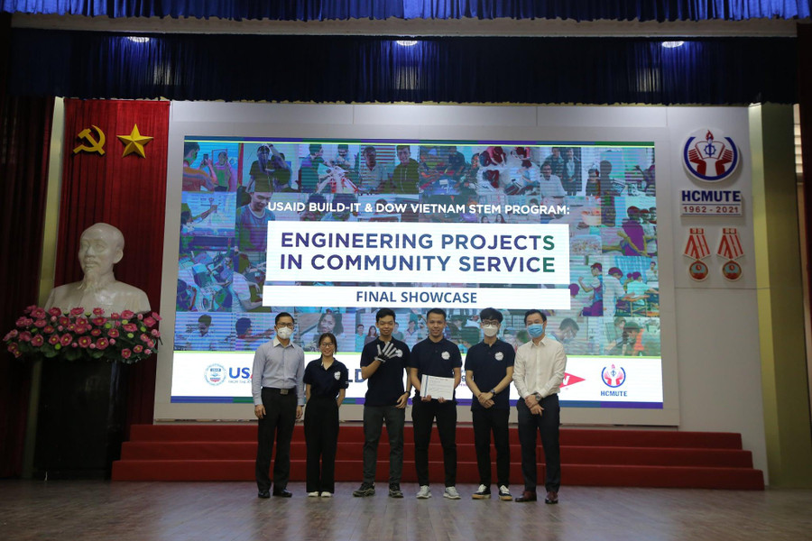 Nhóm ANNAM đạt giải Nhất EPICS 2021 với sản phẩm găng tay kháng lực hỗ trợ phục hồi chức năng ứng dụng robot mềm