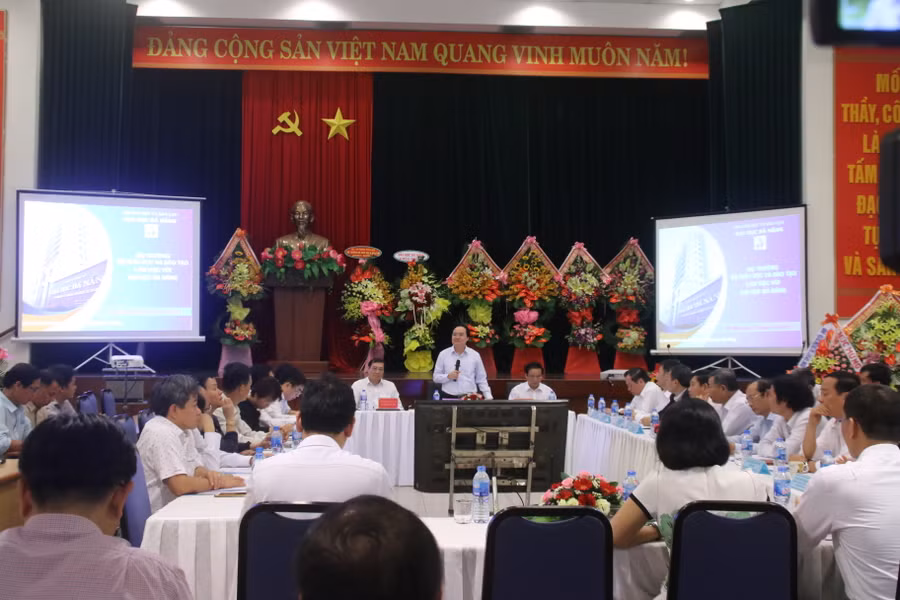 Bộ trưởng Bộ GD&ĐT Phùng Xuân Nhạ làm việc với lãnh đạo ĐH Đà Nẵng