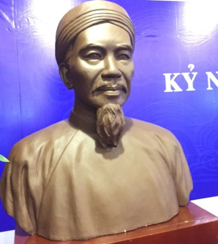 Tượng danh nhân Đào Tấn. Tượng danh nhân Đào Tấn.
