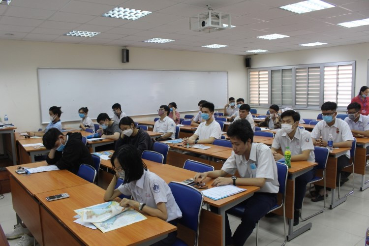 Thí sinh tham dự kỳ thi đánh giá năng lực ngày 28/3 tại Trường Đại học Khoa học Tự nhiên (ĐH Quốc gia TP HCM).