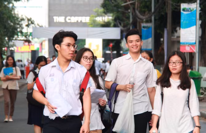 Thí sinh tham dự kỳ thi ĐGNL đợt 1 năm 2021 sau giờ làm bài.