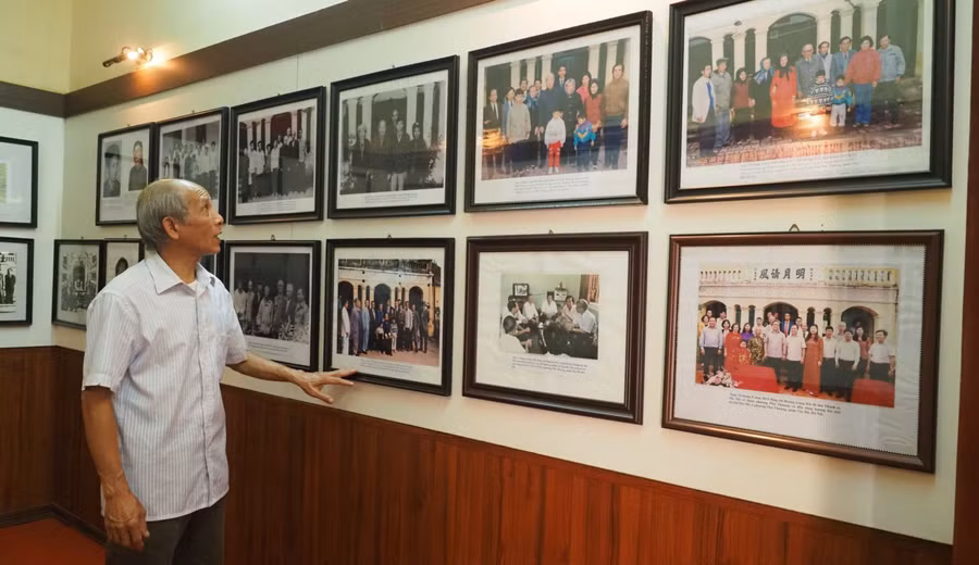 Căn nhà cách đây gần 80 năm Bác Hồ đã đến nghỉ ngơi trước khi vào nội thành Hà Nội soạn thảo bản Tuyên ngôn Độc lập. Căn nhà cách đây gần 80 năm Bác Hồ đã đến nghỉ ngơi trước khi vào nội thành Hà Nội soạn thảo bản Tuyên ngôn Độc lập.