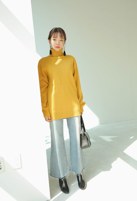 Mùa của những chiếc áo len cổ lọ đã đến, và đây là 7 cách diện thật chuẩn item này - Ảnh 3 Mua cua nhung chiec ao len co lo da den, va day la 7 cach dien that chuan item nay - Anh 3