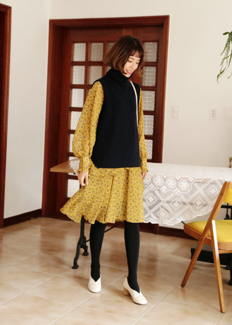 Mùa của những chiếc áo len cổ lọ đã đến, và đây là 7 cách diện thật chuẩn item này - Ảnh 8 Mua cua nhung chiec ao len co lo da den, va day la 7 cach dien that chuan item nay - Anh 8