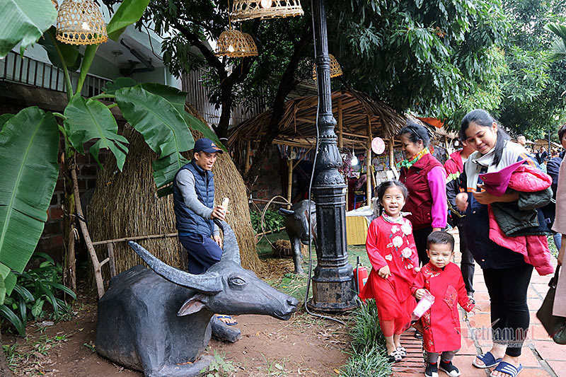 Hơn 50 thầy đồ hội tụ, Tết xưa được tái hiện ở Văn Miếu Hơn 50 thầy đồ hội tụ, Tết xưa được tái hiện ở Văn Miếu