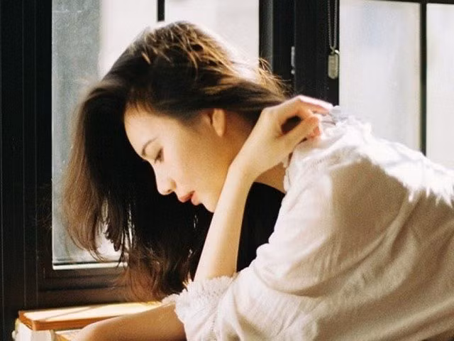 Phát hiện chồng lén thưởng Tết cho osin 30 triệu, tôi điêu đứng khi biết thân thế người ấy