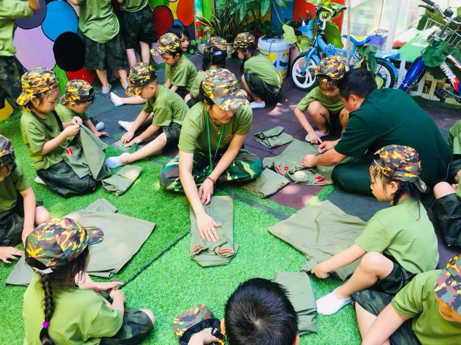 Nào, mình cũng gấp áo quần xem ai gấp nhanh và đẹp nhé!