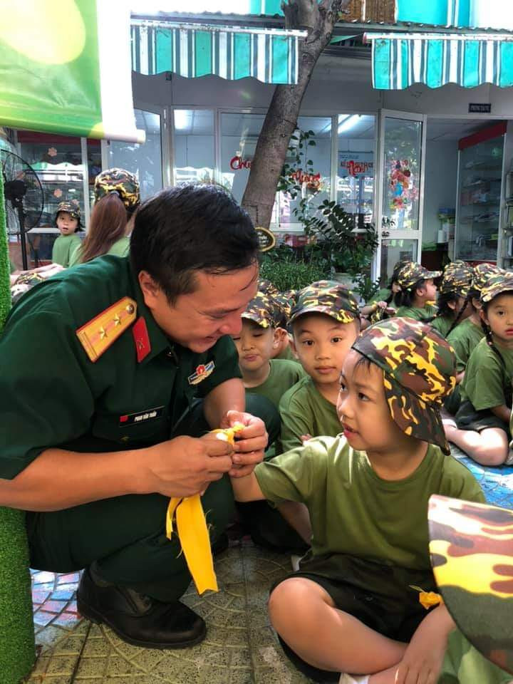 "Đồng đội" dặn dò nhau trước giờ "tác chiến"