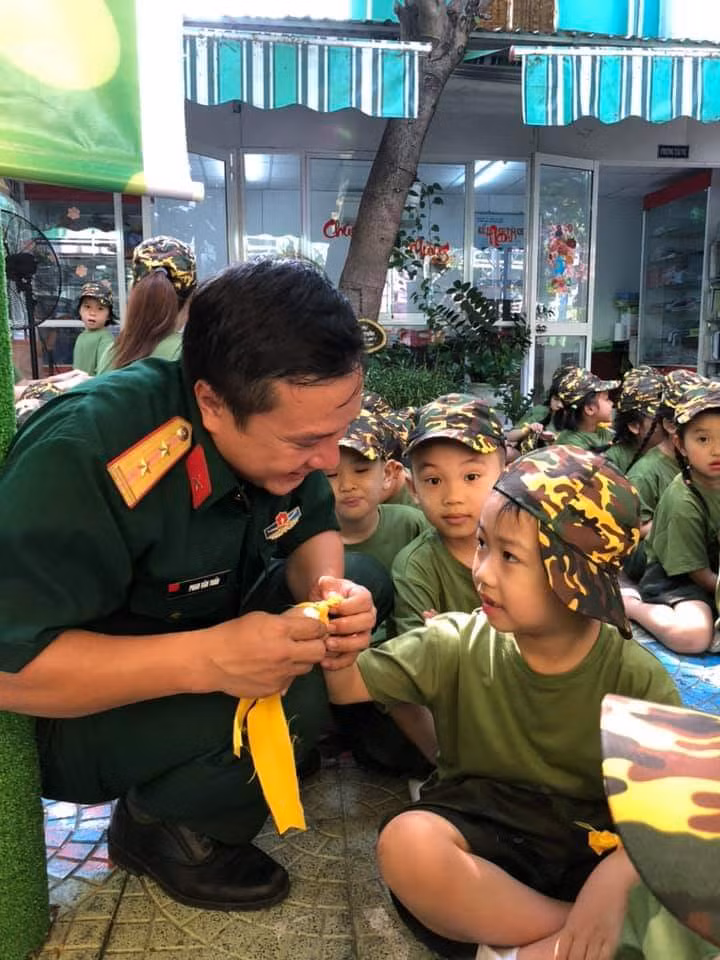 "Đồng đội" dặn dò nhau trước giờ "tác chiến"