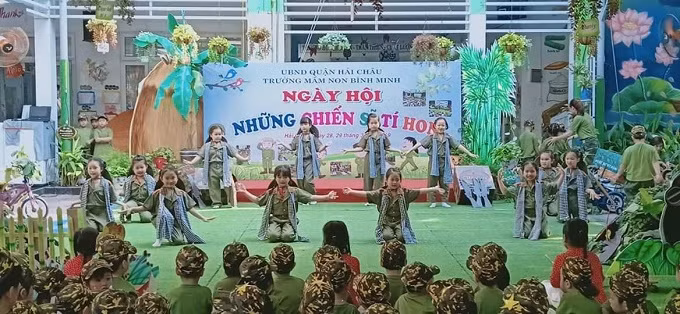 Tiết mục văn nghệ khai mạc Ngày hội "Những chiến sĩ tí hon" của trường Mầm non Bình Minh