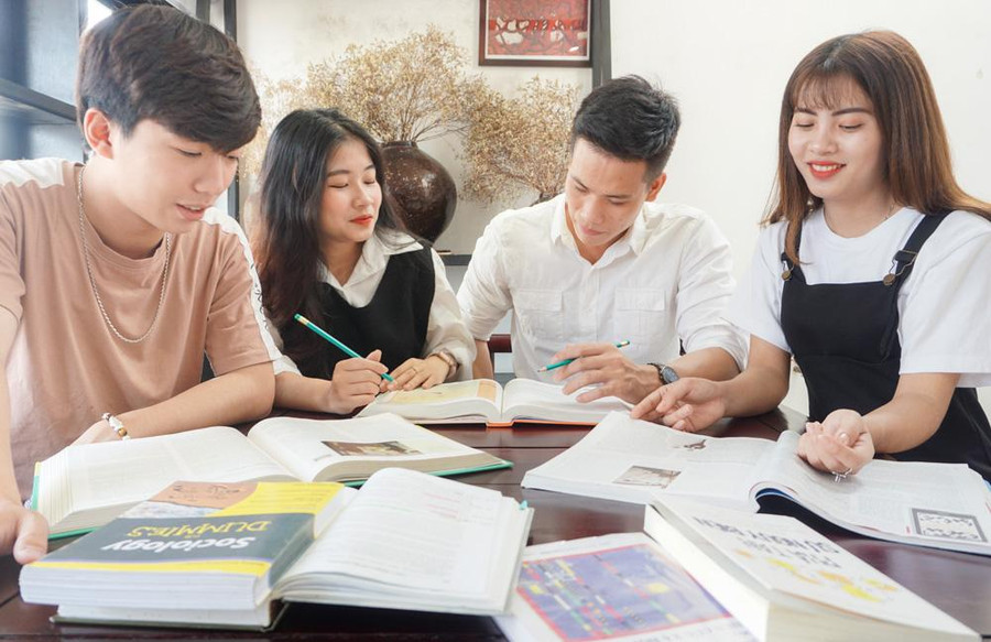 Bộ GD&amp;ĐT đang hoàn thiện dự thảo Nghị quyết của Chính phủ về học phí đối với cơ sở giáo dục và đào tạo công lập năm học 2022 – 2023. Ảnh minh họa: IT