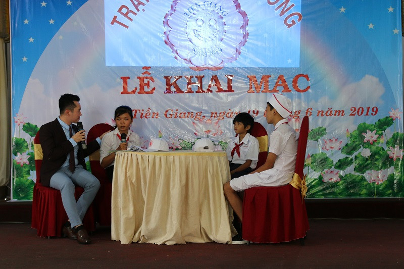 Giao lưu với 3 gương điển hình tiên tiến trong học tập và rèn luyện Giao lưu với 3 gương điển hình tiên tiến trong học tập và rèn luyện