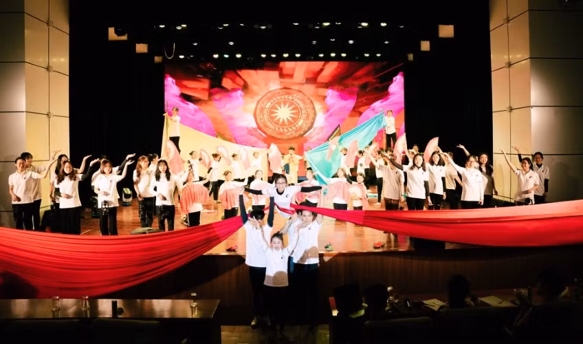 Những cuộc thi tìm hiểu về Đảng, Bác Hồ luôn thu hút được đông đảo sinh viên tham gia. Ảnh: NTCC