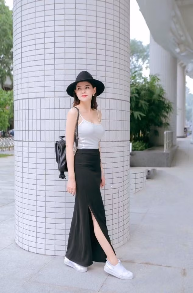 Trở thành một quý cô sang chảnh với chân váy dài, xẻ tà.