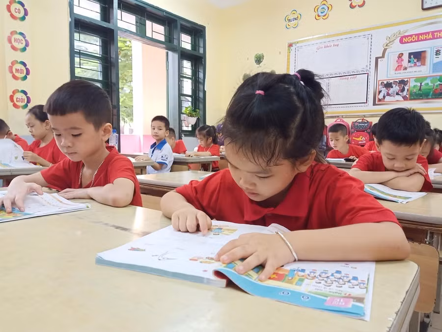 Thực hiện được yêu cầu “3 đủ” đối với học sinh: “Đủ ăn, đủ quần áo, đủ sách vở”