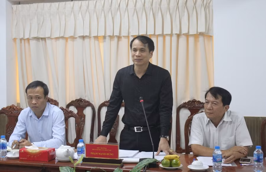 Thứ trưởng Bộ GD&ĐT Phạm Mạnh Hùng phát biểu tại buổi làm việc với UBND TP Cần Thơ Thứ trưởng Bộ GD&ĐT Phạm Mạnh Hùng phát biểu tại buổi làm việc với UBND TP Cần Thơ