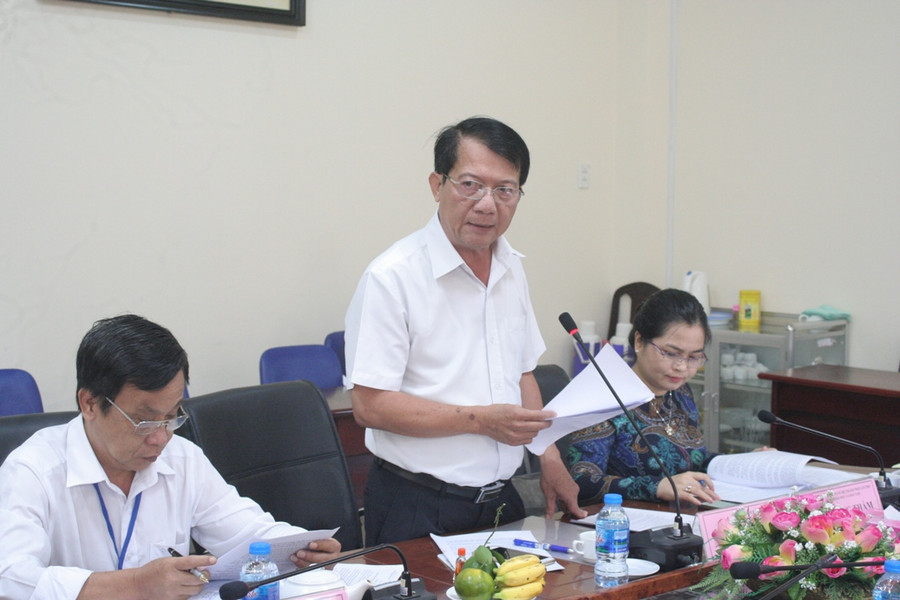 Ông Nguyễn Văn Hồng - Phó Giám đốc Sở GD&ĐT TP Cần Thơ báo cáo công tác phòng, chống thiên tai với đoàn công tác