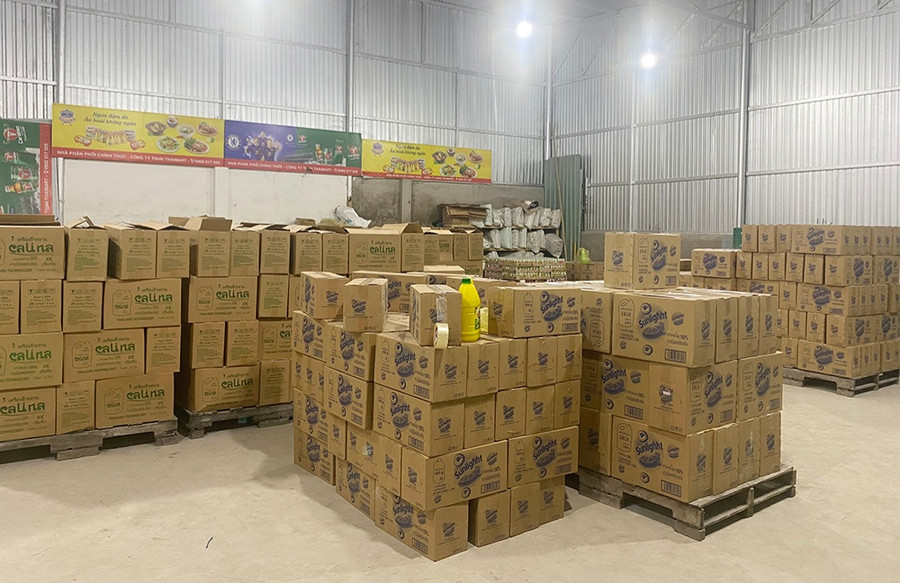 Tạm giữ số lượng lớn hàng hoá vi phạm về nhãn mác ảnh 1