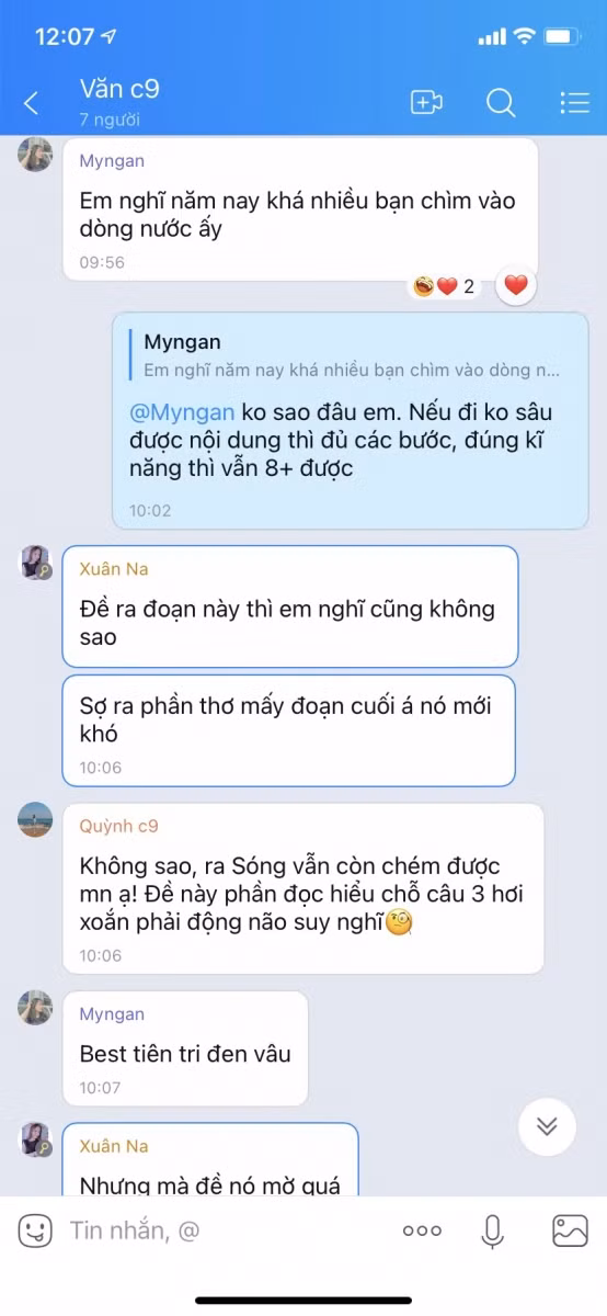 Học sinh và cô giáo vùng dịch cùng thảo luận về đề thi môn Ngữ văn của đợt 1