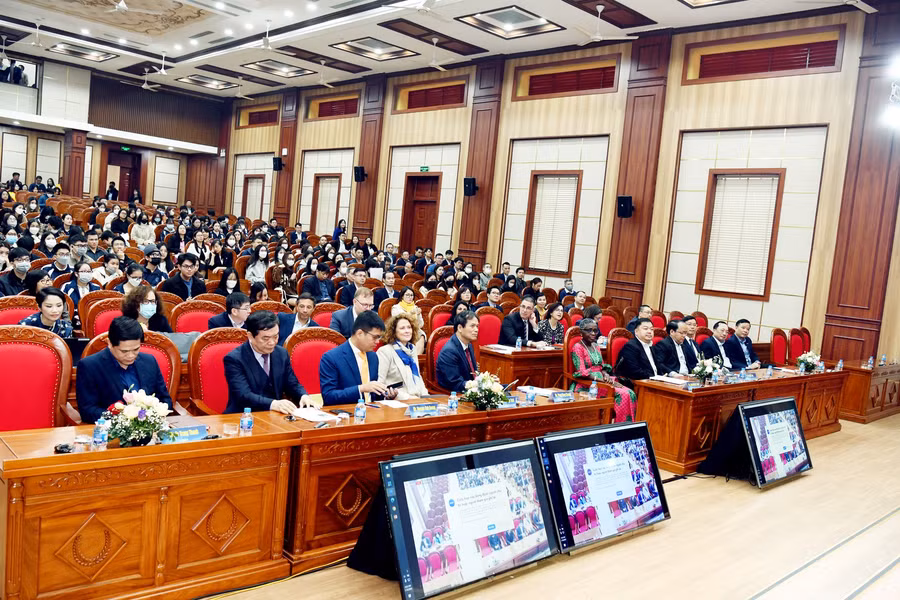 Các đại biểu tham dự buổi lễ công bố Báo cáo về "Thúc đẩy đổi mới sáng tạo và Chuyển đổi số ở Châu Á để thúc đẩy năng suất".