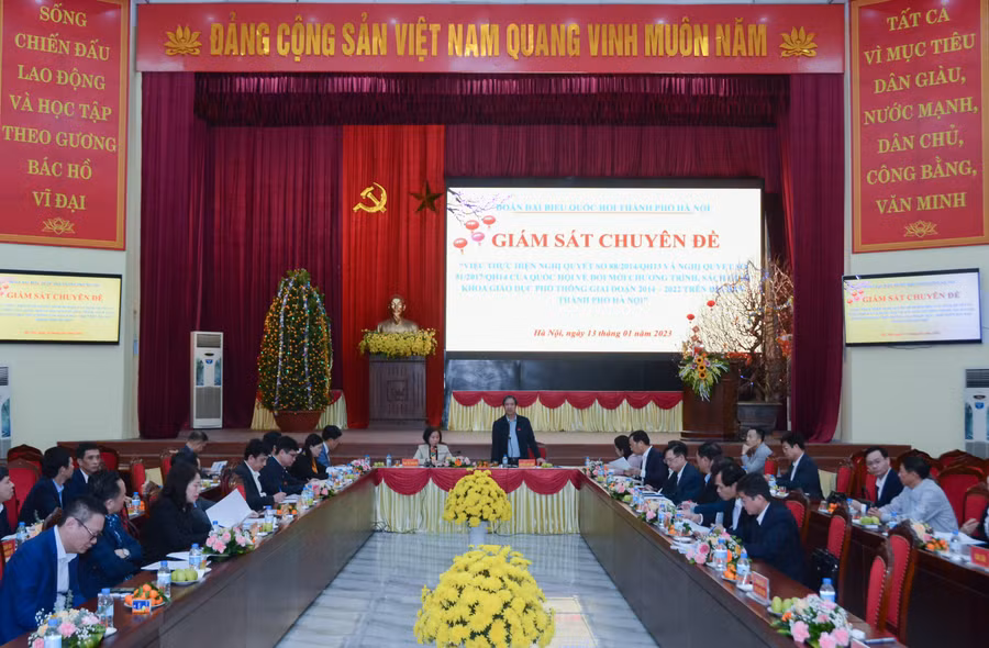 Đoàn ĐBQH TP.Hà Nội giám sát chuyên đề việc thực hiện Nghị quyết của Quốc hội về đổi mới chương trình, SGK GDPT tại huyện Ứng Hòa.