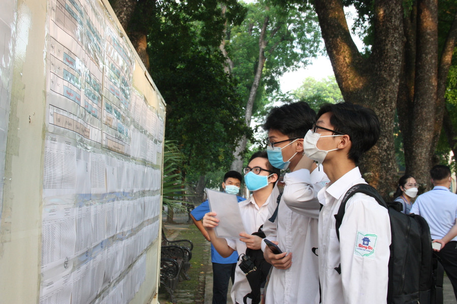 Thí sinh dự thi tốt nghiệp THPT năm 2022 tại Hà Nội. Thí sinh dự thi tốt nghiệp THPT năm 2022 tại Hà Nội.