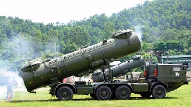  Tên lửa P-35 của tổ hợp Redut có tầm bắn tới 550 km