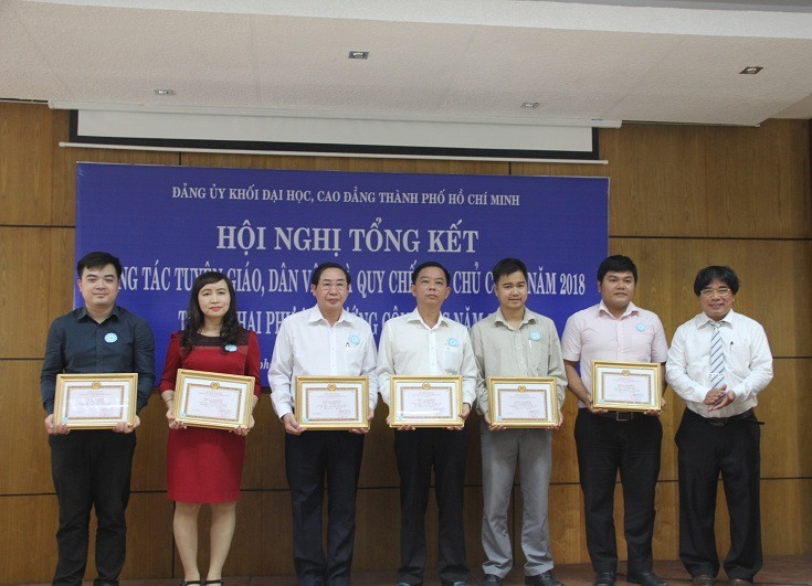 Các cá nhân nhận giấy khen điển hình trong công tác Dân vận khéo