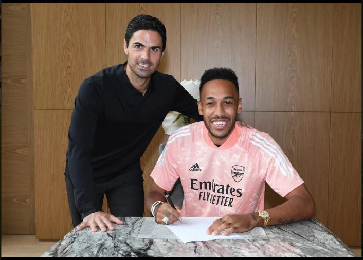 Bản hợp đồng của Aubameyang có thời hạn 3 năm hưởng lương 350.000 bảng mỗi tuần. 