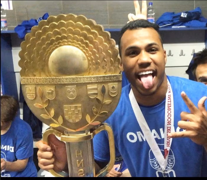 Magalhaes từng mang băng thủ quân U19 Brazil.