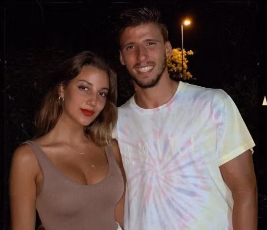 Cặp trai tài gái sắc Diaz và Ivy đã hẹn hò được 2 năm. 