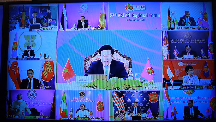 Phó Thủ tướng, Bộ trưởng Ngoại giao Phạm Bình Minh chủ trì Hội nghị Diễn đàn Khu vực ASEAN (ARF) lần thứ 27. - Ảnh: VGP/Hải Minh