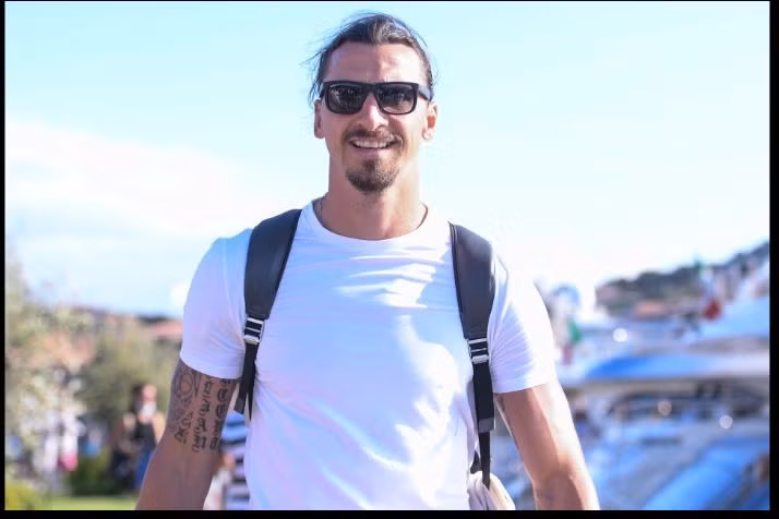 Chân sút người Thuỵ Điển sẽ mang áo số 11 tại AC Milan mùa này.