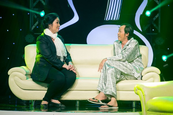 Hoài Linh quỳ gối cầu hôn nghệ sỹ Hồng Vân ảnh 2