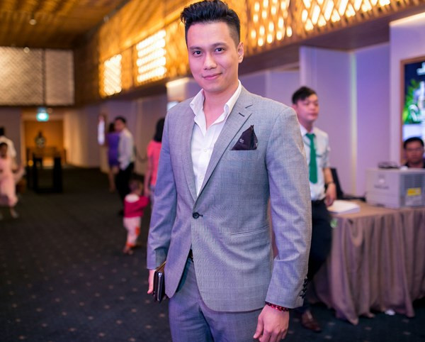 Hoài Linh quỳ gối cầu hôn nghệ sỹ Hồng Vân ảnh 8