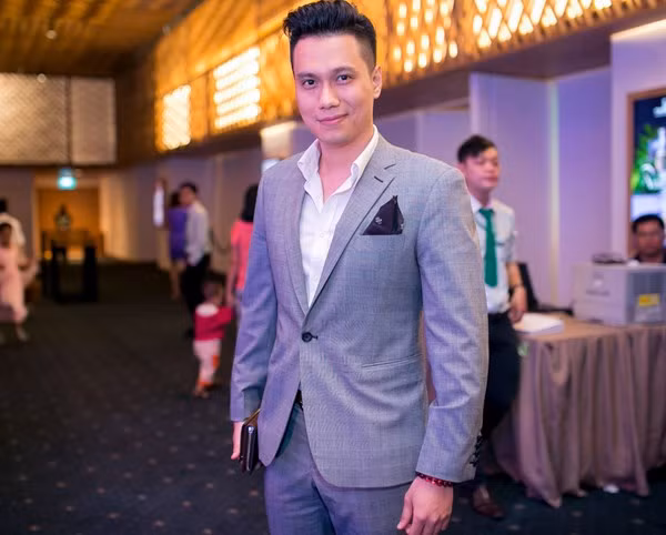 Hoài Linh quỳ gối cầu hôn nghệ sỹ Hồng Vân ảnh 8