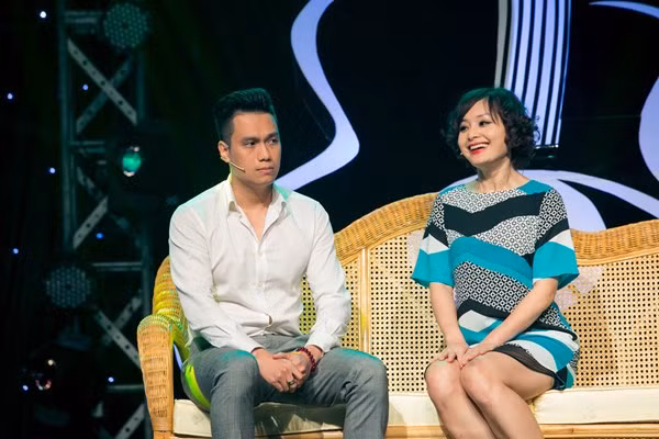 Hoài Linh quỳ gối cầu hôn nghệ sỹ Hồng Vân ảnh 5