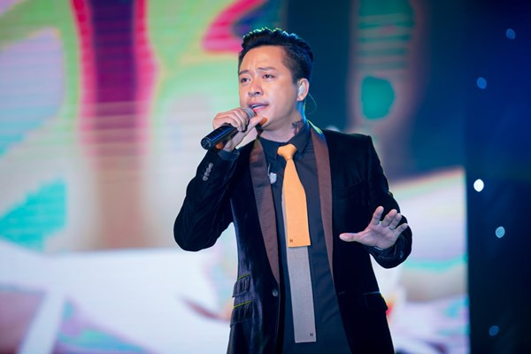 Hoài Linh quỳ gối cầu hôn nghệ sỹ Hồng Vân ảnh 6