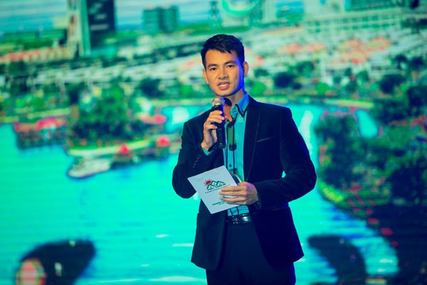 Hoài Linh quỳ gối cầu hôn nghệ sỹ Hồng Vân ảnh 11