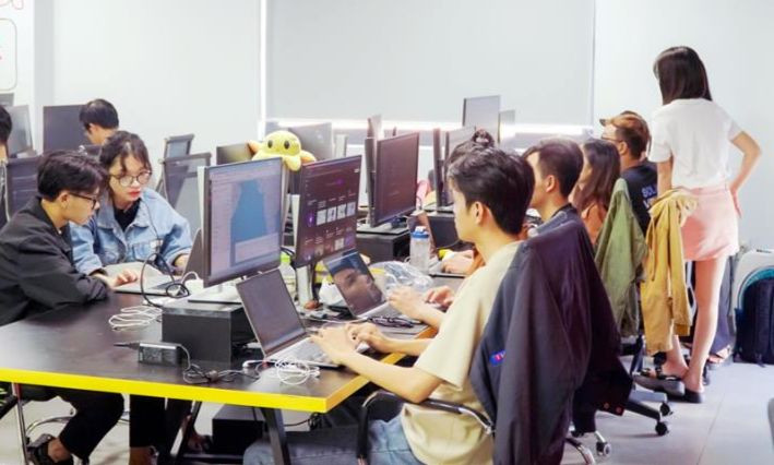 Nhân sự mới ra trường thường được đào tạo thêm kỹ năng tại doanh nghiệp. Nhân sự mới ra trường thường được đào tạo thêm kỹ năng tại doanh nghiệp.