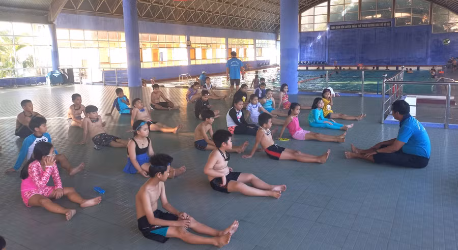 Khóa học bơi dành cho học sinh Trường Tiểu học Lý Thường Kiệt.