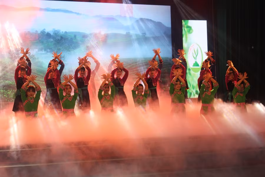 Tiết mục múa dự thi của các em học sinh trường THPT Gang thép trong đêm "Chung khảo nốt nhạc khởi nghiệp".