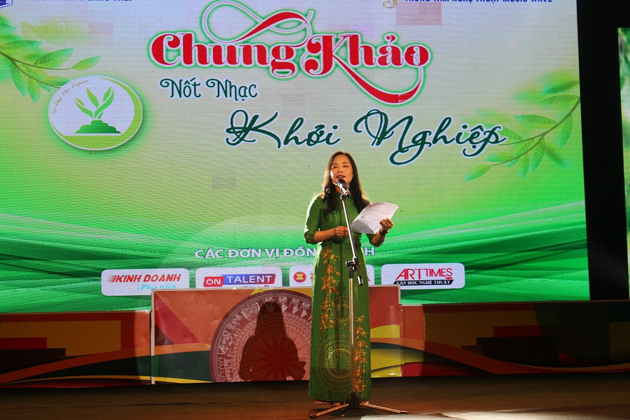 Nhà giáo Ưu tú Ngô Thị Quyên, Bí thư Đảng ủy-Hiệu trưởng trường THPT Gang thép phát biểu tại đêm “Chung khảo nốt nhạc khởi nghiệp”. Nhà giáo Ưu tú Ngô Thị Quyên, Bí thư Đảng ủy-Hiệu trưởng trường THPT Gang thép phát biểu tại đêm “Chung khảo nốt nhạc khởi nghiệp”.