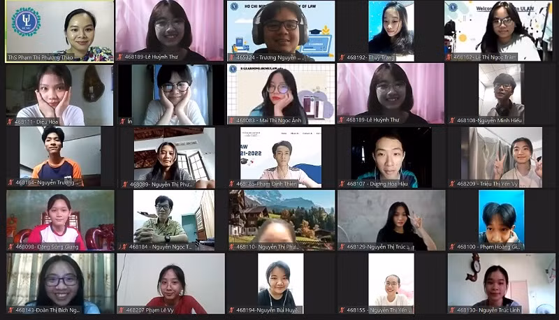 Một lớp học online của tân sinh viên Trường ĐH Luật TP Hồ Chí Minh. Ảnh: NVCC