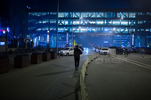 Theo chân một dịch vụ thám tử theo dõi chồng ngoại tình ảnh 2 theo chan mot dich vu tham tu theo doi chong ngoai tinh - 2