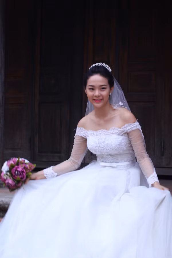 Minh Hằng mặc váy cưới tinh khôi nồng nàn khóa môi Quý Bình