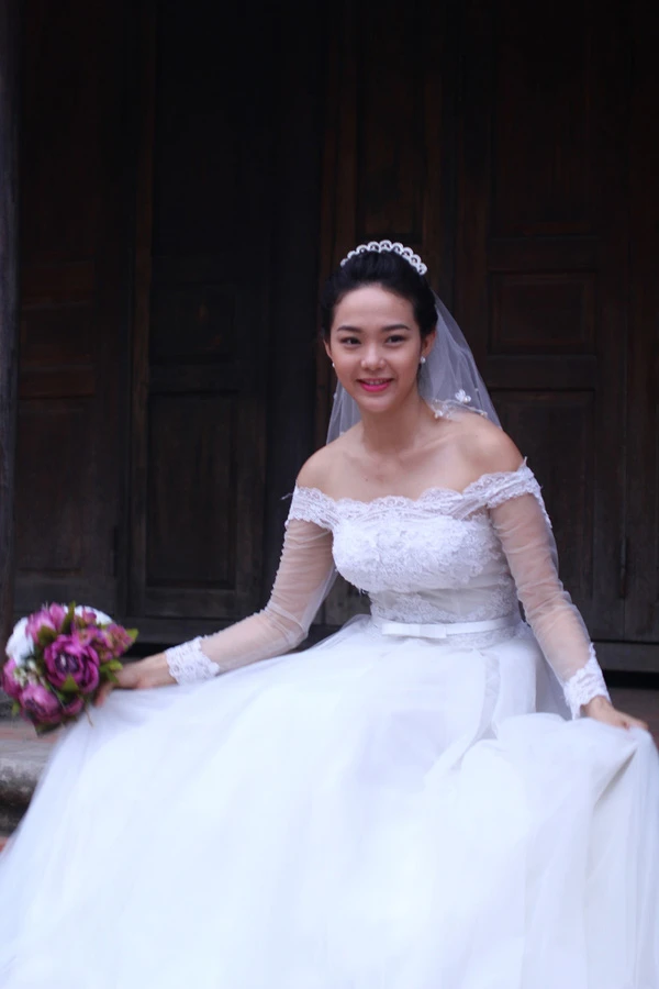 Minh Hằng mặc váy cưới tinh khôi nồng nàn khóa môi Quý Bình